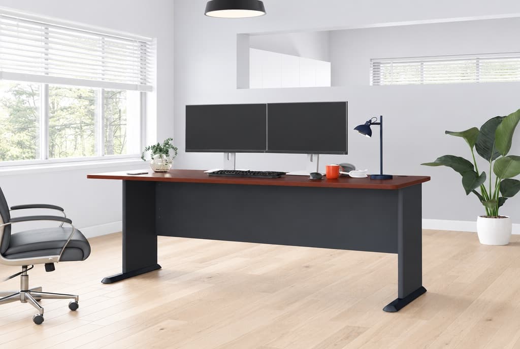 Desks & workstations