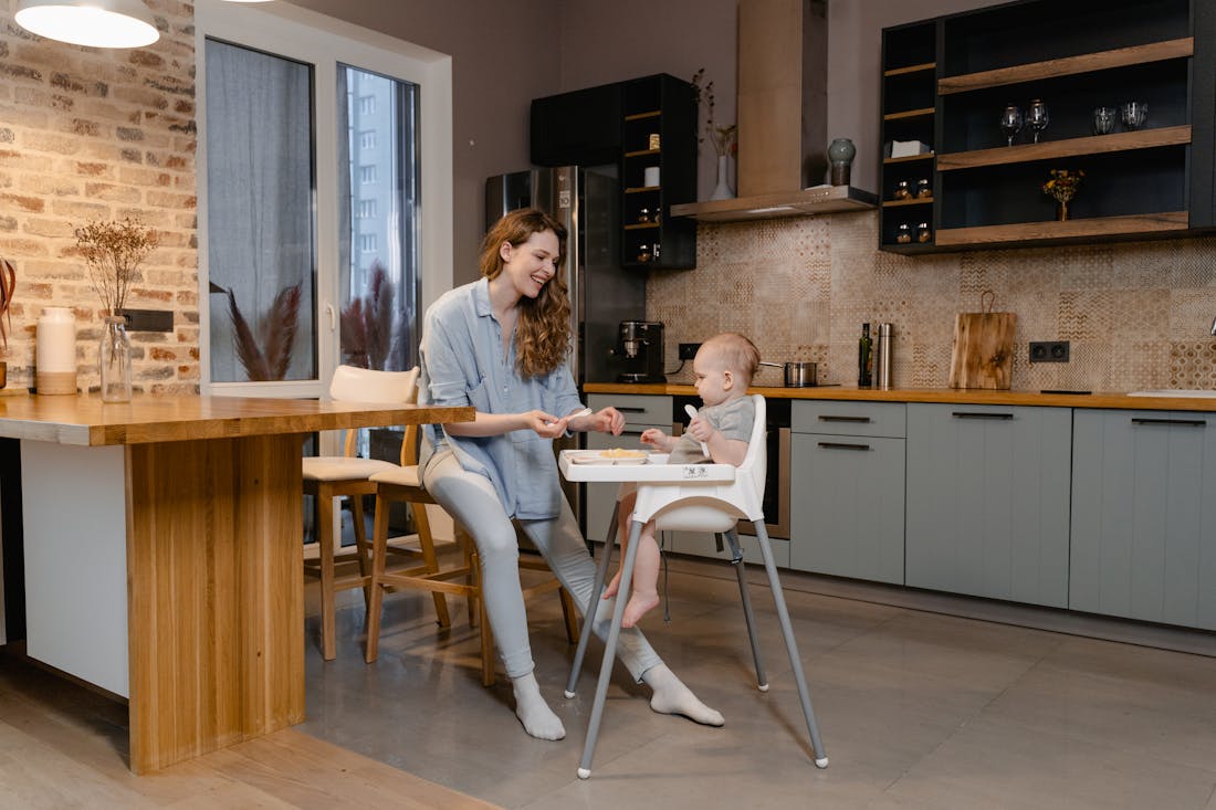 Highchairs & feeding